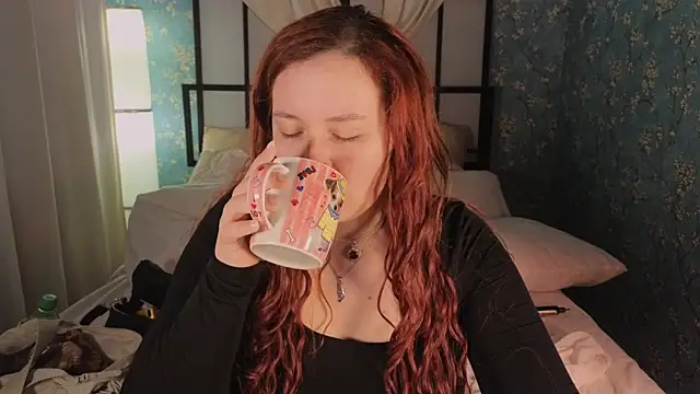 Snapshot of carolina_elf chatting on October 18, 2025, 5:31 am carolina elf online show from October 18, 2025, 5:31 am