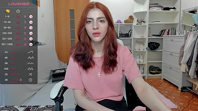 broosnica1 online show from May 15, 2026, 1:42 pm