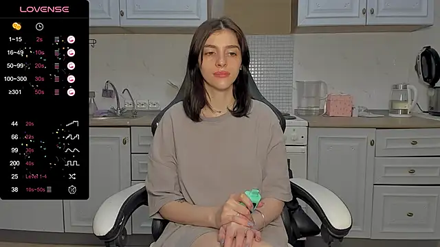 broosnica1 online show from February 6, 2025, 1:10 pm