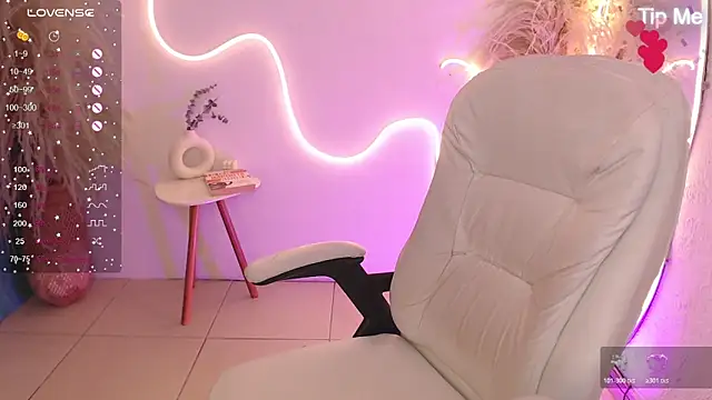 Snapshot of ViolettaHotLatin_ chatting on February 26, 2026, 12:16 pm ViolettaHotLatin online show from February 26, 2026, 12:16 pm