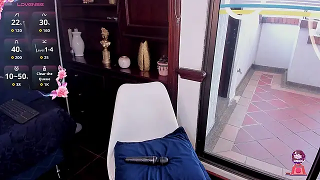 Snapshot of xenia_golden chatting on October 30, 2025, 2:04 pm xenia golden online show from October 30, 2025, 2:04 pm