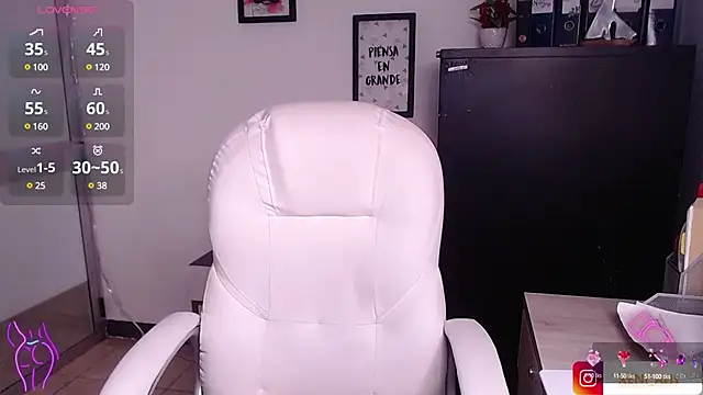 Snapshot of xenia_golden chatting on February 8, 2025, 12:17 pm xenia golden online show from February 8, 2025, 12:17 pm