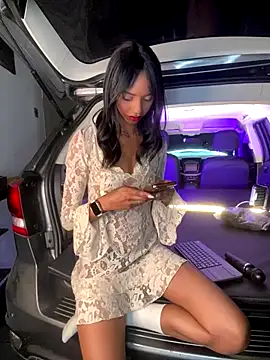 Snapshot of xenia_golden chatting on October 29, 2025, 1:43 pm xenia golden online show from October 29, 2025, 1:43 pm