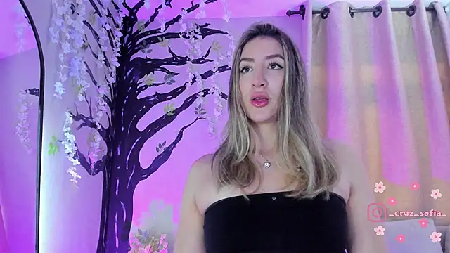  AlejaCruz  online show from January 5, 2026, 7:39 pm