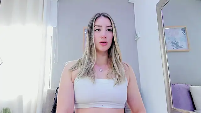  AlejaCruz  online show from January 6, 2026, 7:18 pm