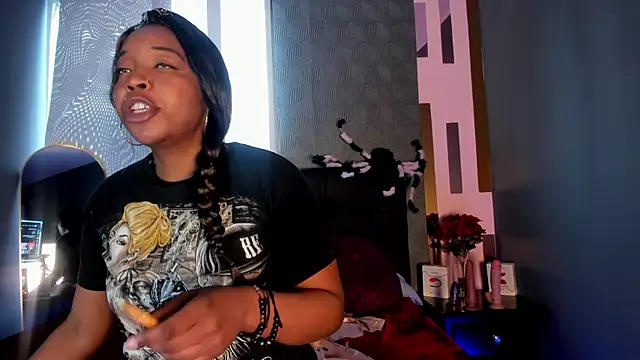 Charlotte  Brown  online show from October 24, 2025, 12:04 pm