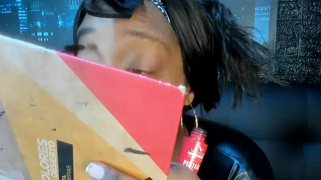 Charlotte  Brown  online show from October 21, 2025, 11:42 am