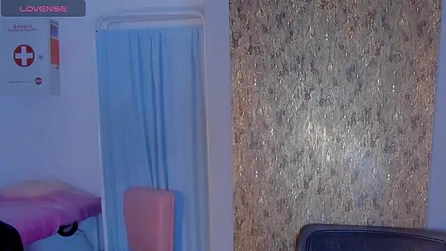 Charlotte  Brown  online show from November 10, 2025, 11:59 am