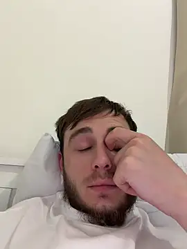 Julian128 online show from April 18, 2026, 7:07 pm