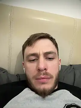 Julian128 online show from March 5, 2025, 8:53 pm