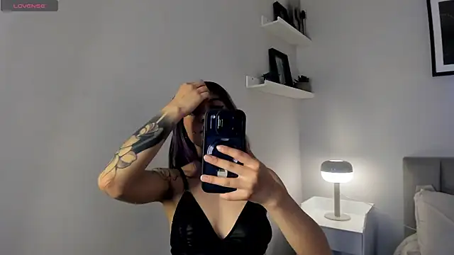 Snapshot of Violetta_Nur chatting on June 26, 2026, 8:14 pm Violetta Nur online show from June 26, 2026, 8:14 pm