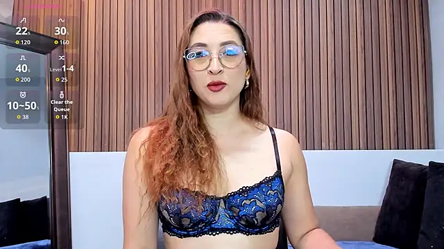 Snapshot of _LaraMom_ chatting on July 15, 2026, 1:51 pm LaraMom online show from July 15, 2026, 1:51 pm