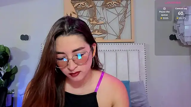 Snapshot of _LaraMom_ chatting on July 12, 2026, 6:09 pm LaraMom online show from July 12, 2026, 6:09 pm