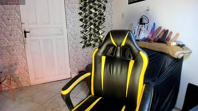 Snapshot of Chica_hot_dirty chatting on November 9, 2025, 11:20 pm Chica hot dirty online show from November 9, 2025, 11:20 pm