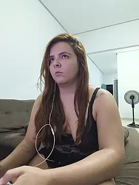 Snapshot of Bruninha_Hot10 chatting on June 7, 2026, 6:40 am Bruninha Hot10 online show from June 7, 2026, 6:40 am
