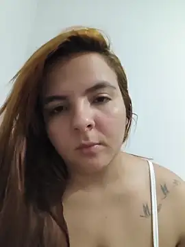 Snapshot of Bruninha_Hot10 chatting on June 5, 2026, 12:04 am Bruninha Hot10 online show from June 5, 2026, 12:04 am