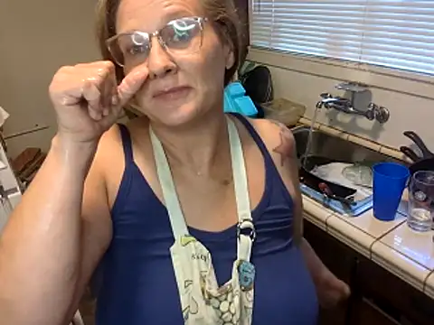 Snapshot of ChileVerde12 chatting on May 12, 2026, 7:09 pm ChileVerde12 online show from May 12, 2026, 7:09 pm