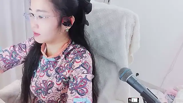 Snapshot of Floor_oo chatting on October 12, 2025, 2:29 pm Floor oo online show from October 12, 2025, 2:29 pm