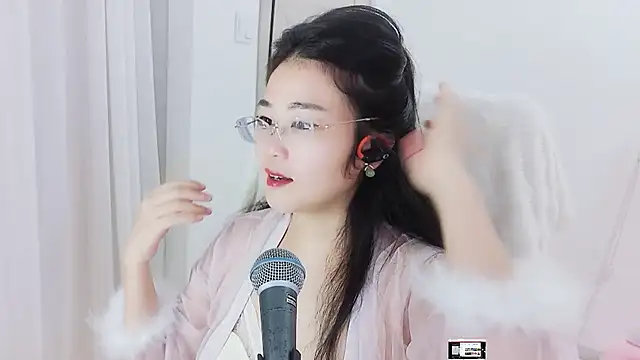 Snapshot of Floor_oo chatting on October 9, 2025, 1:55 pm Floor oo online show from October 9, 2025, 1:55 pm