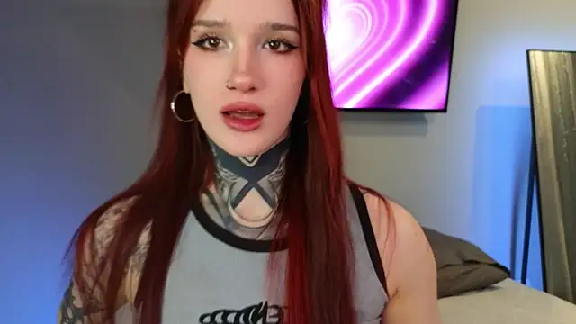 Snapshot of SophieInkk chatting on February 8, 2026, 9:01 pm SophieInkk online show from February 8, 2026, 9:01 pm