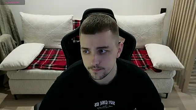 Larstar01 online show from February 8, 2026, 4:37 pm