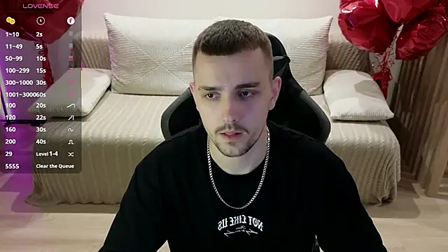 Larstar01 online show from November 18, 2025, 9:07 pm