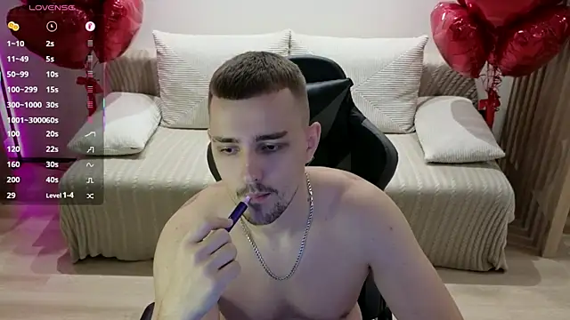 Larstar01 online show from October 8, 2025, 8:09 pm