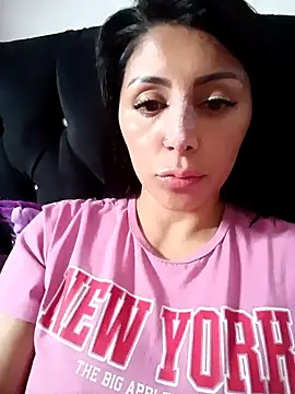 Snapshot of tiffani__love chatting on October 18, 2025, 7:27 pm tiffani love online show from October 18, 2025, 7:27 pm