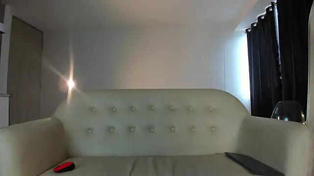 Snapshot of Emi_latingirl chatting on April 7, 2026, 7:04 pm Emi latingirl online show from April 7, 2026, 7:04 pm
