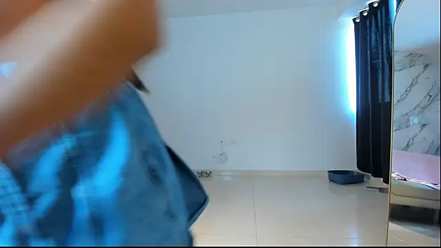 Snapshot of Emi_latingirl chatting on March 16, 2026, 8:11 pm Emi latingirl online show from March 16, 2026, 8:11 pm