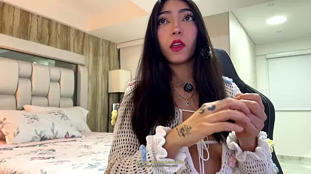 Snapshot of MarianaBranzz chatting on July 28, 2026, 1:24 am MarianaBranzz online show from July 28, 2026, 1:24 am