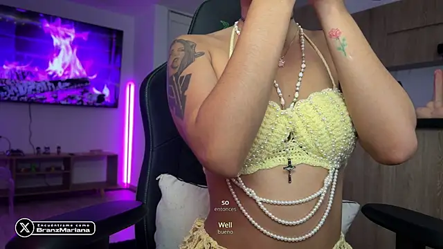 MarianaBranzz online show from May 6, 2026, 2:43 pm