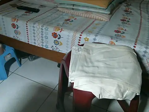 Snapshot of triangle0623 chatting on October 8, 2025, 10:17 am triangle0623 online show from October 8, 2025, 10:17 am