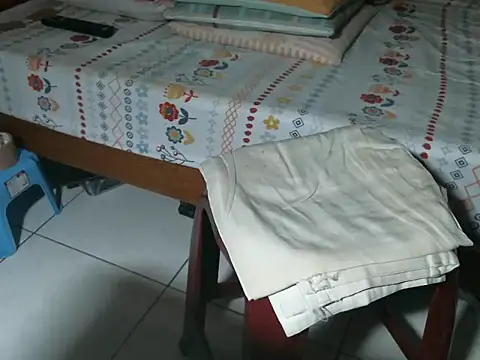 Snapshot of triangle0623 chatting on October 13, 2025, 10:17 am triangle0623 online show from October 13, 2025, 10:17 am