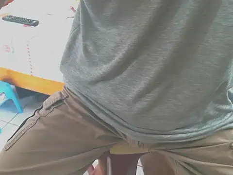 Snapshot of triangle0623 chatting on October 28, 2025, 4:24 am triangle0623 online show from October 28, 2025, 4:24 am