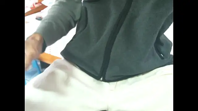 Snapshot of triangle0623 chatting on December 14, 2025, 4:51 am triangle0623 online show from December 14, 2025, 4:51 am