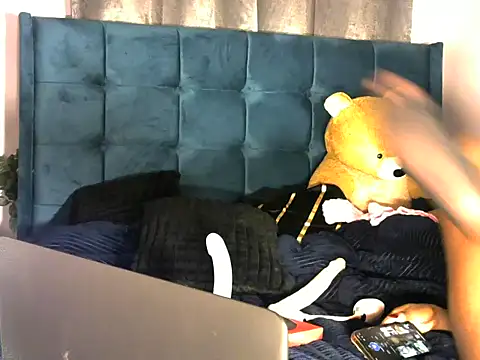 Petite lexii online show from November 12, 2025, 3:21 am