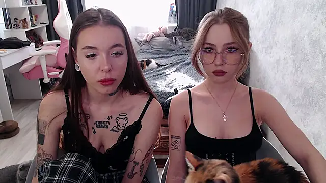 naughty dakota online show from November 22, 2025, 9:41 am