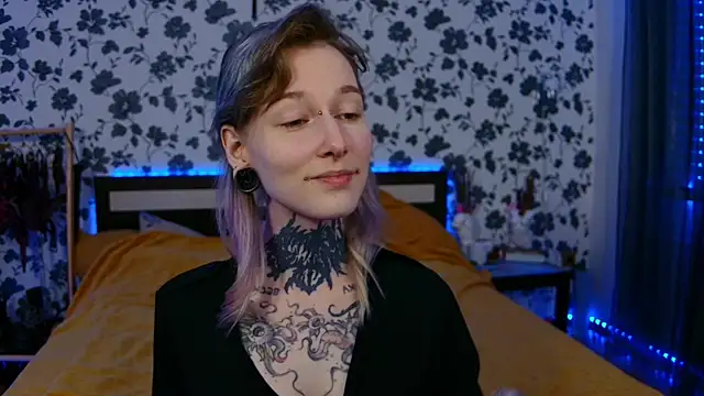 Snapshot of Littlespacemouse chatting on October 21, 2025, 6:18 pm Littlespacemouse online show from October 21, 2025, 6:18 pm