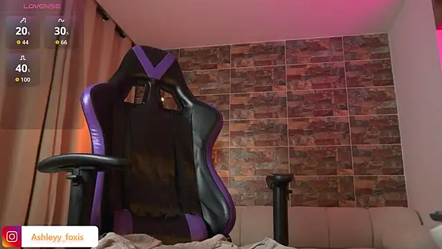 Ashleey Fox online show from November 7, 2025, 5:01 am