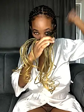 Nicole Liam  online show from January 18, 2026, 12:19 pm