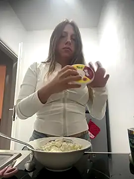 Snapshot of Sashabunny chatting on October 14, 2025, 7:25 pm Sashabunny online show from October 14, 2025, 7:25 pm