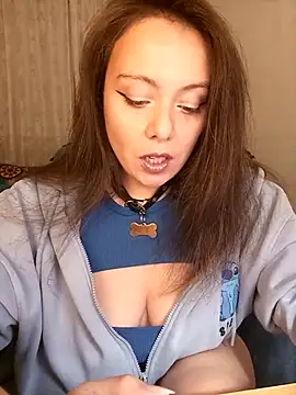 Snapshot of Kimiechanuwu chatting on November 17, 2025, 5:06 pm Kimiechanuwu online show from November 17, 2025, 5:06 pm