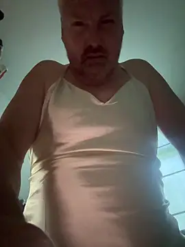 Snapshot of Sirina80 chatting on November 17, 2025, 2:43 pm Sirina80 online show from November 17, 2025, 2:43 pm