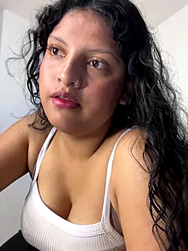 Snapshot of tati__22 chatting on December 16, 2025, 5:06 pm tati 22 online show from December 16, 2025, 5:06 pm