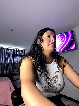 Snapshot of tati__22 chatting on December 4, 2025, 5:01 pm tati 22 online show from December 4, 2025, 5:01 pm