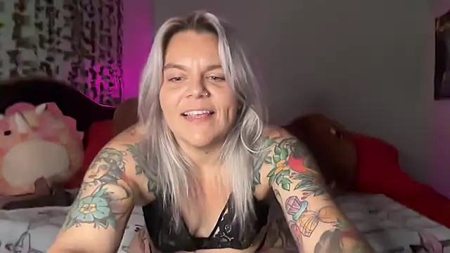 Snapshot of CherryBombBomb chatting on July 24, 2026, 4:52 am CherryBombBomb online show from July 24, 2026, 4:52 am