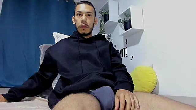 Aronxxs online show from March 10, 2026, 9:35 am