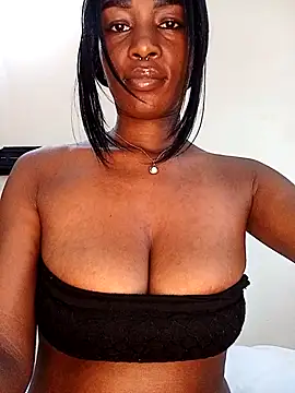 Snapshot of Ayrella02 chatting on May 8, 2026, 1:04 pm Ayrella02 online show from May 8, 2026, 1:04 pm