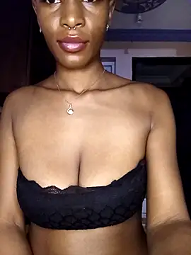 Snapshot of Ayrella02 chatting on February 26, 2026, 5:02 pm Ayrella02 online show from February 26, 2026, 5:02 pm